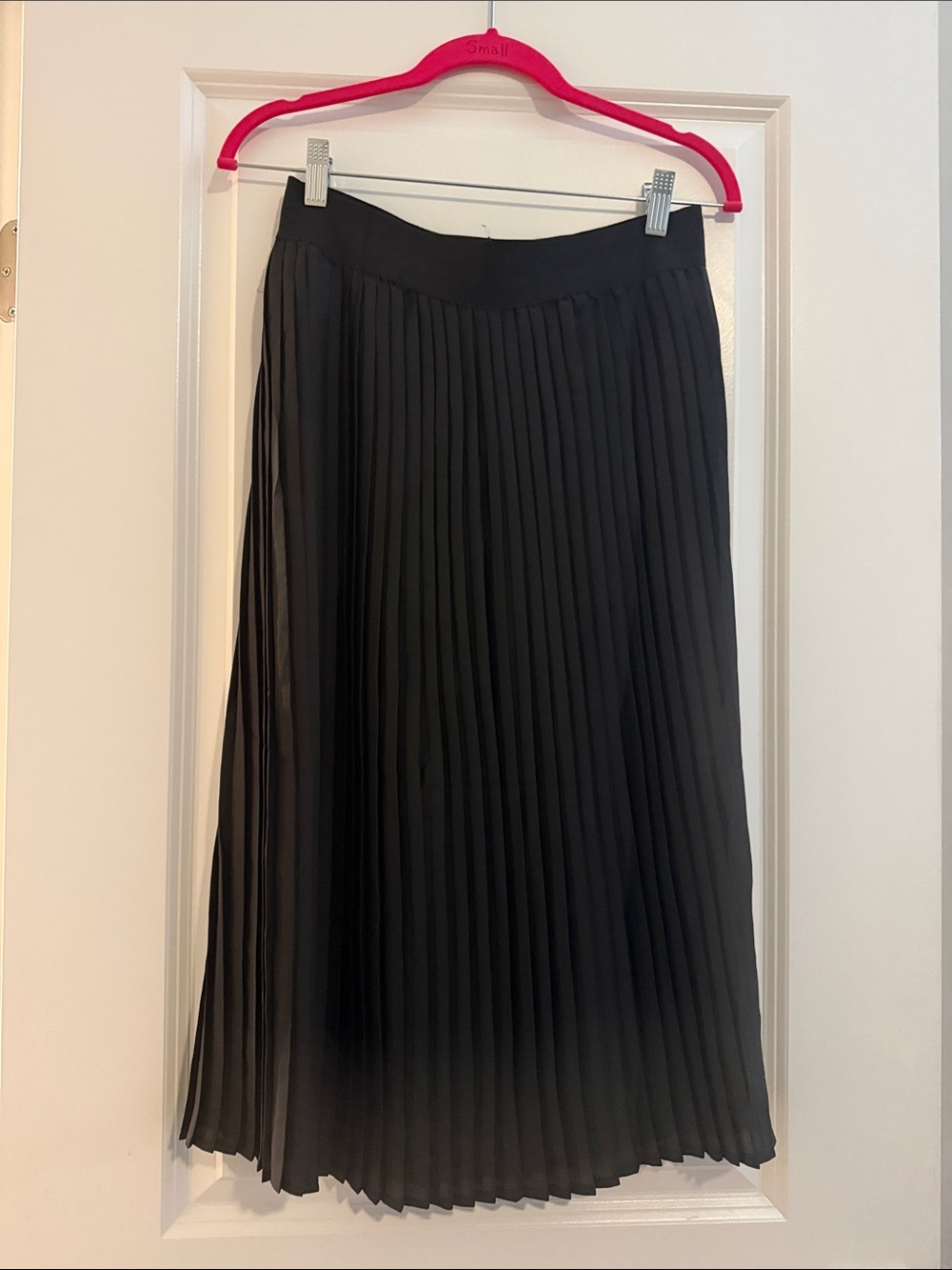 Pleated Midi Skirt in Black